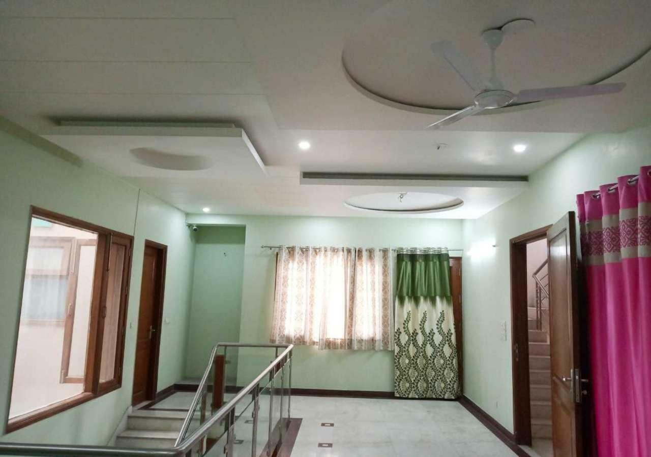 J P Residency Otel Greater Noida Dış mekan fotoğraf