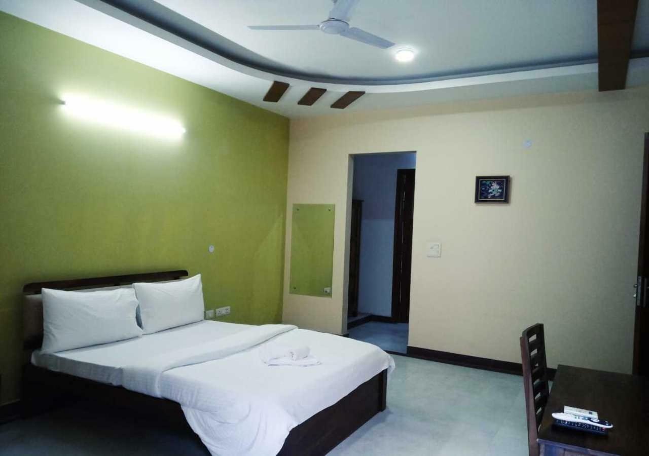 J P Residency Otel Greater Noida Dış mekan fotoğraf