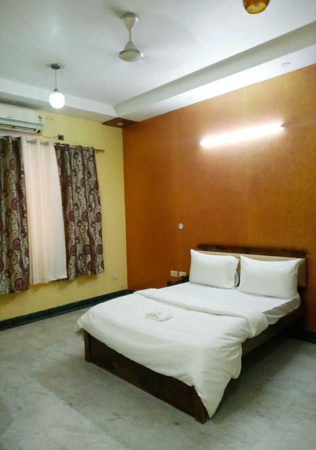 J P Residency Otel Greater Noida Dış mekan fotoğraf