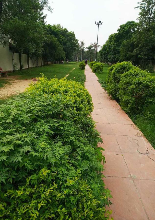 J P Residency Otel Greater Noida Dış mekan fotoğraf