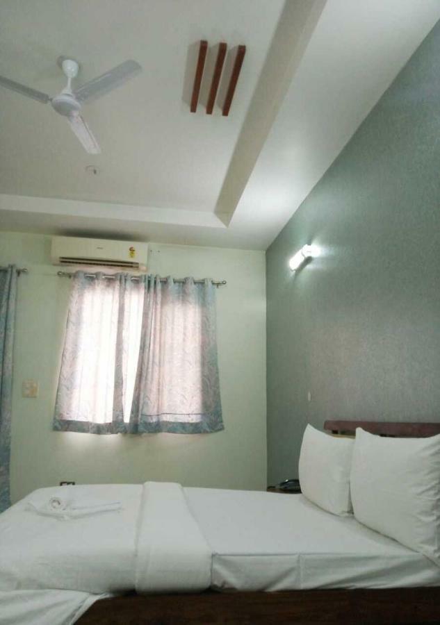 J P Residency Otel Greater Noida Dış mekan fotoğraf